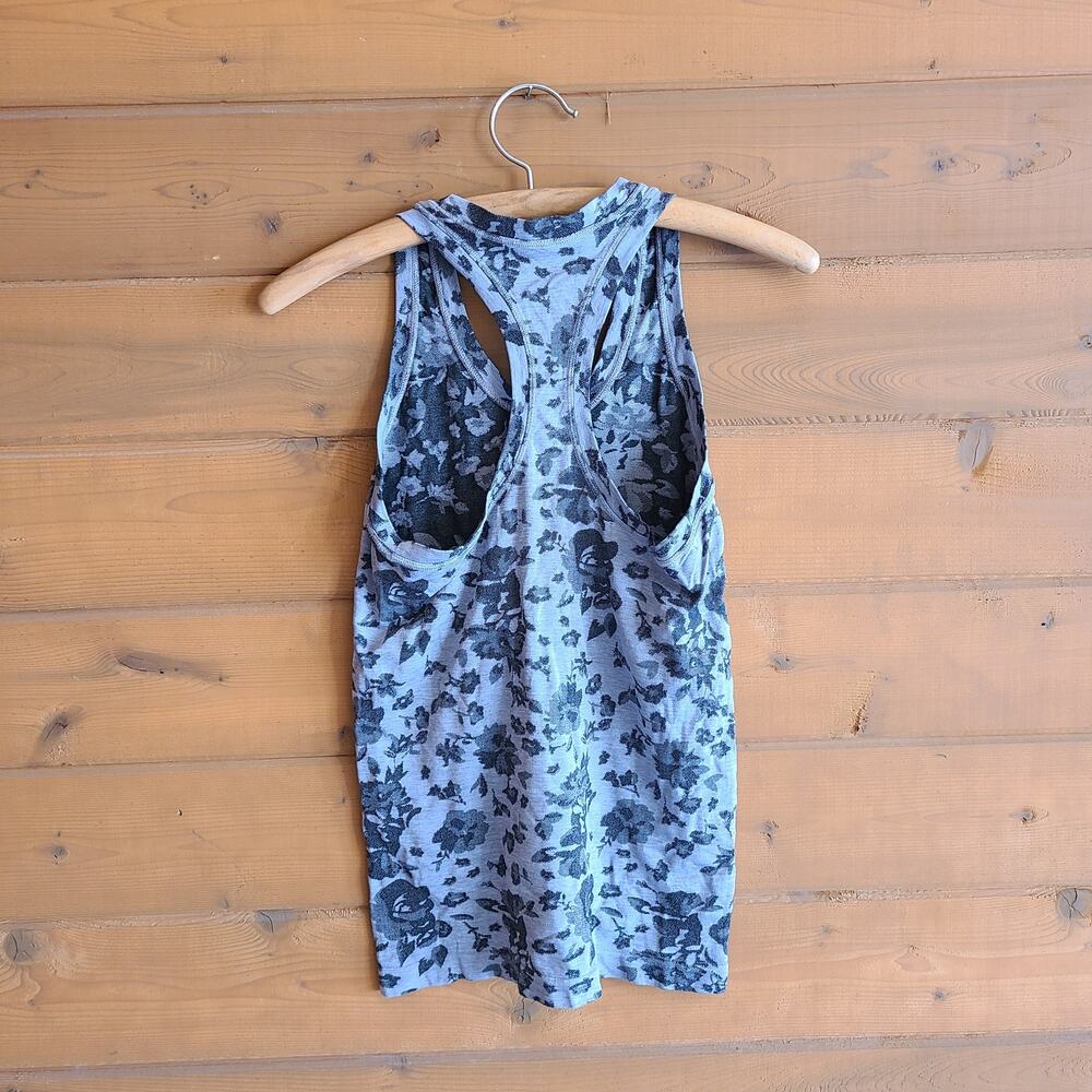 Athleta Tank Top Momentum Space Dye Floral Seamless Gray XS Racerback Shirt Gym - Picture 4 of 4
